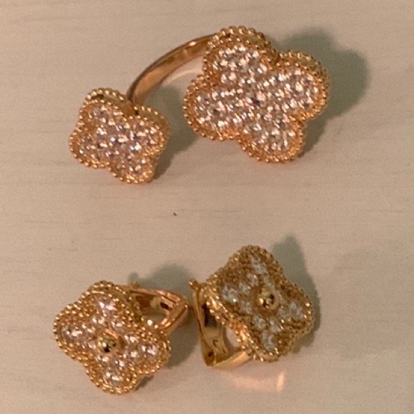 18 K gold four leaf clover gorgeous Adjustable Ring fits size 7-8-9 - Picture 9 of 9